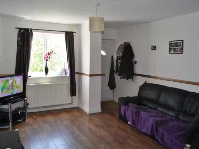 Nice 2 bedroom terraced house for rent in Daneacre Road, Radst.