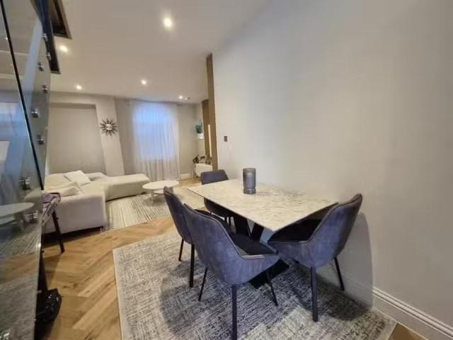 Charming 2 bedroom town house for rent in Mansfield Road, Pool.