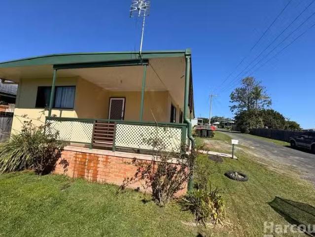 Deal! 2 BR 40 Alverton Street, Greenhill, NSW 2440 House for.