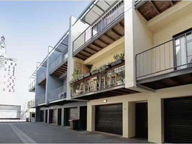 Just in! 2 BR 4/10 16 North Street, ADELAIDE Townhouse for ren.