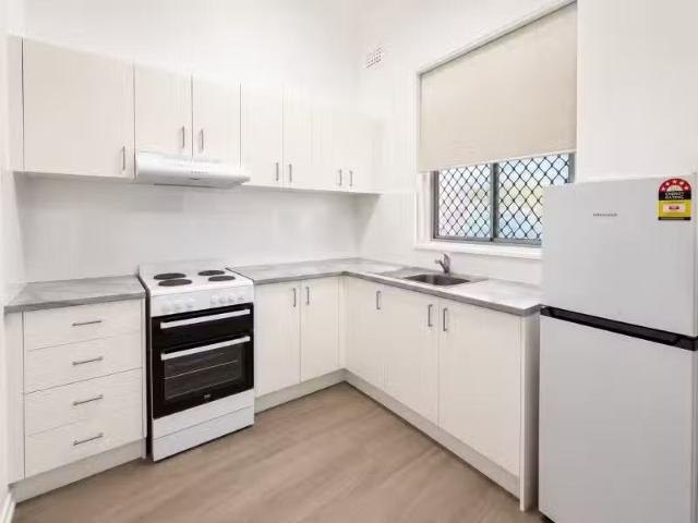 For Rent! 2 BR 4/113 Balo Street, Moree Apartment for rent Li.