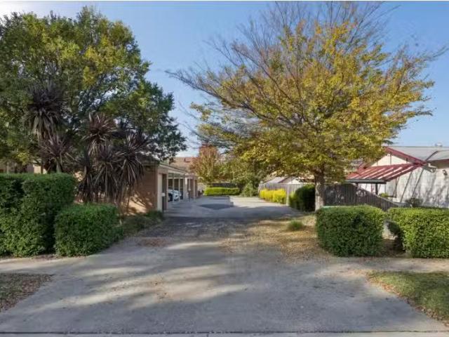 Deal! 2 BR 4/2 Mcintosh Street, QUEANBEYAN Townhouse for rent.