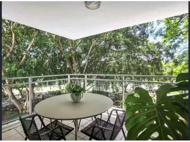 Unique 2 BR 4324/40 Hollins Crescent, NEW FARM Apartment for r.