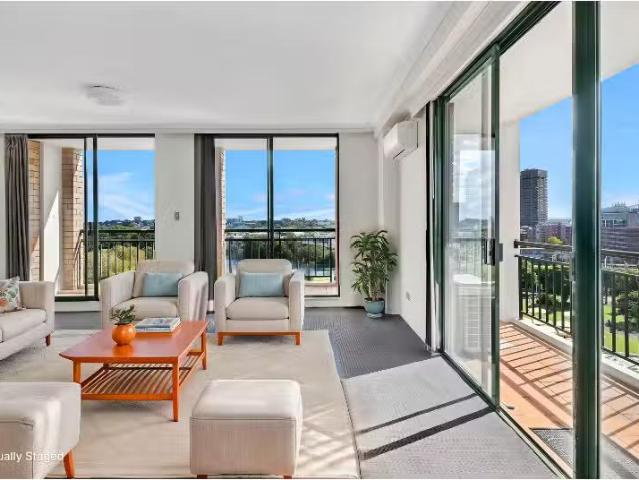 Nice 2 BR 44/156 Chalmers Street, SURRY HILLS Apartment for re.