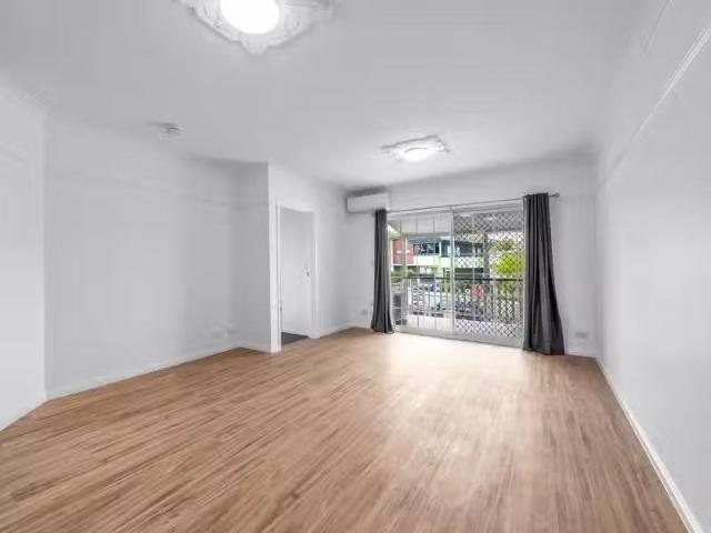 Nice 2 BR 4/56 Herston Road, KELVIN GROVE, QLD 4059 Unit for.