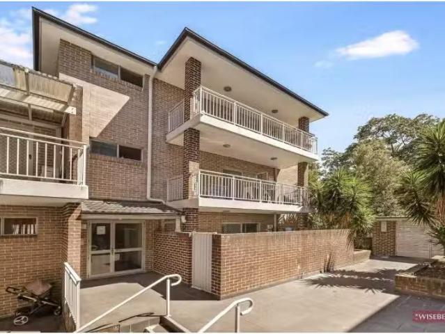 For Rent! 2 BR 4/61 65 Cairds Avenue, Bankstown Apartment for.