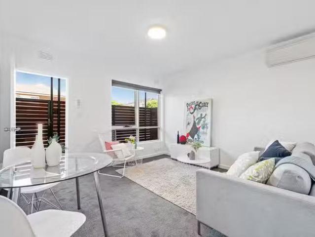 Just in! 2 BR 5/3 Melbourne Street, Murrumbeena, VIC 3163