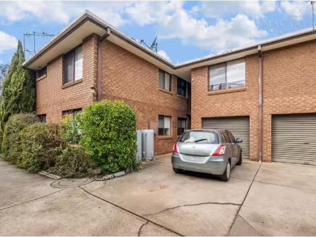 Unique 2 BR 5/160 Tarcutta Street, Wagga Wagga House for rent.