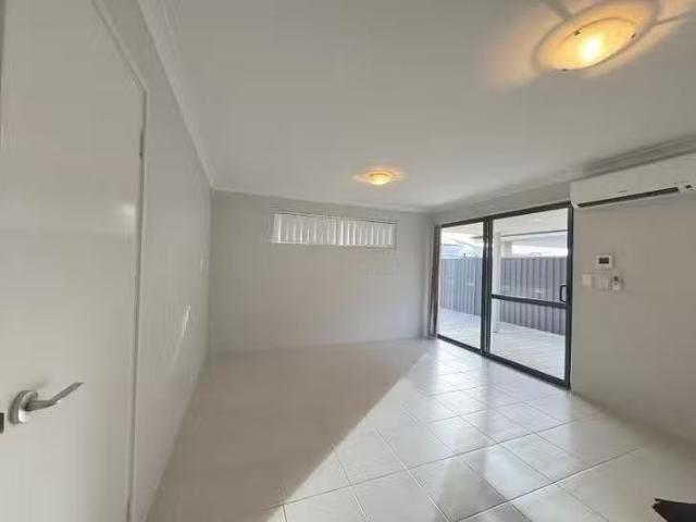 Deal! 2 BR 51 B Lomond Way, Seville Grove, WA 6112