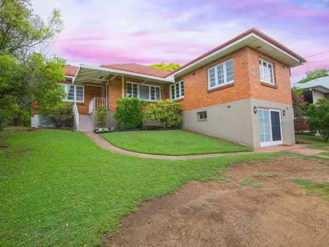 Charming 2 BR 51A Salisbury Road, Eastern Heights, QLD 4305
