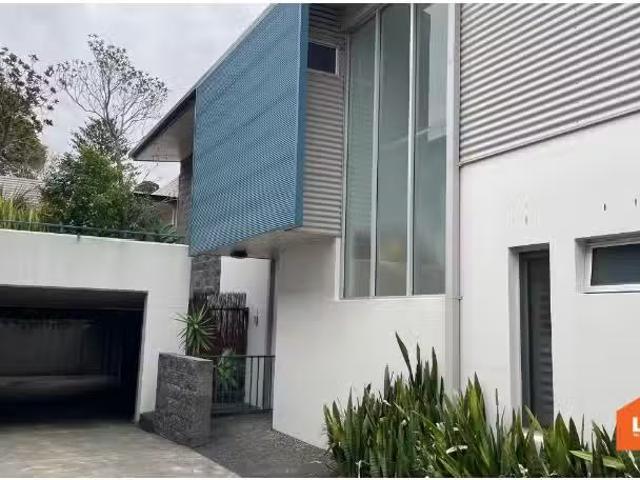 Unique 2 BR 5/266 Darby Street, Cooks Hill Townhouse for rent.