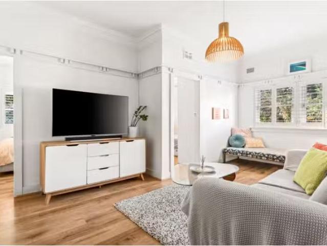 Deal! 2 BR 5/39 Birriga Road, BELLEVUE HILL Apartment for rent.