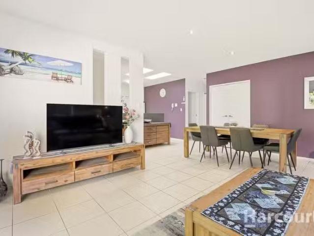 Cozy 2 BR 55/80 Moolyyir Street, URANGAN, QLD 4655 Villa for.