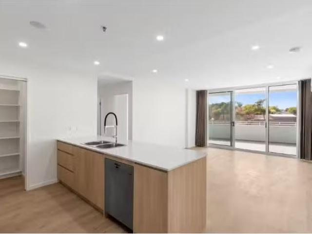 Deal! 2 BR 5/70 Canopus Crescent, GIRALANG Apartment for rent.