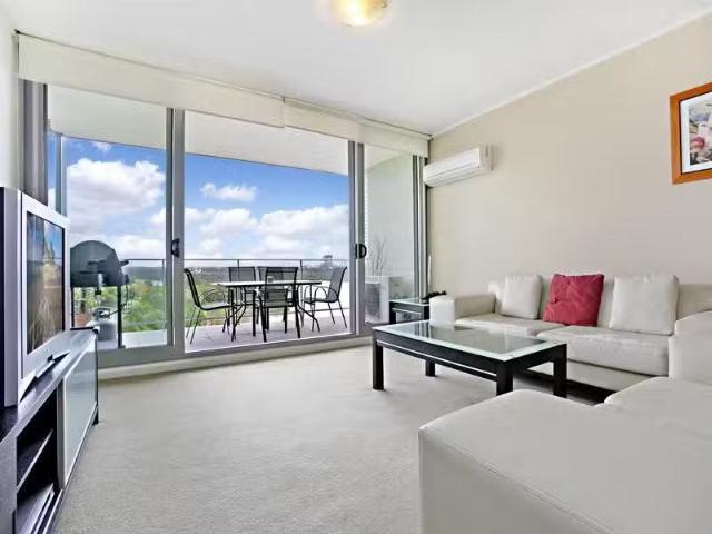 Unique 2 BR 604/2 Shoreline Drive, RHODES Apartment for rent.