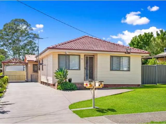New 2 BR 62 College Street, CAMBRIDGE PARK House for rent Lis.