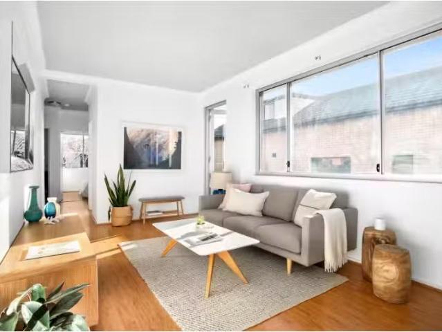 Unique 2 BR 6/30 Beach Road, Bondi Beach Apartment for rent L.