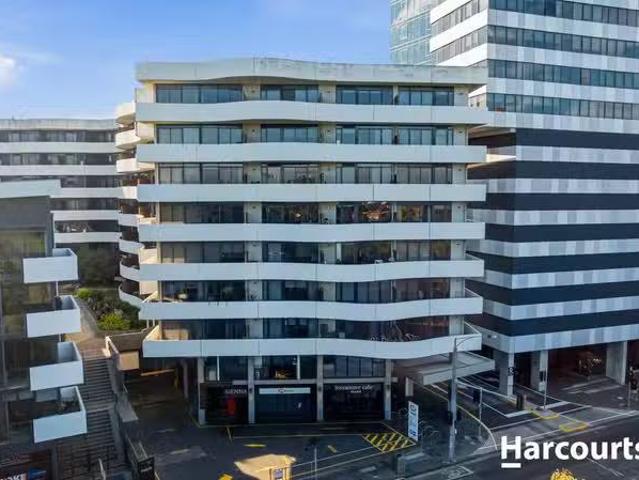 Cozy 2 BR 636/38 Mount Alexander Road, Travancore, VIC 3032.