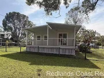 Nice 2 BR 66 Eastbourne Terrace, Macleay Island, QLD 4184