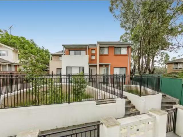 Cozy 2 BR 7/16 Highland Av, TOONGABBIE Townhouse for rent Lis.