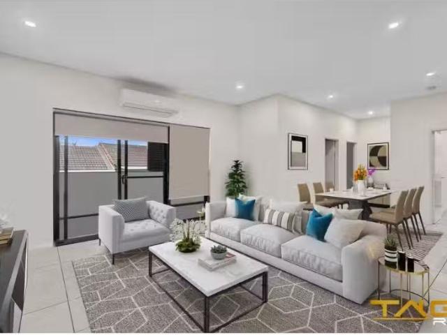 For Rent! 2 BR 7/373 Great Western Highway, WENTWORTHVILLE Apa.