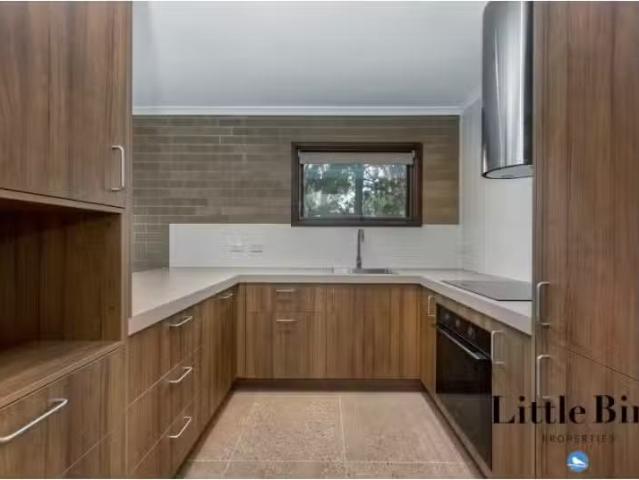 Cheap 2 BR 82/9 Murdoch Street, Lyneham Apartment for rent Li.