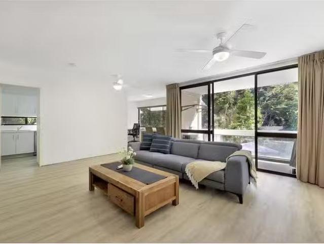 Charming 2 BR 8/32 Rudd Street, Broadbeach Waters, QLD 4218
