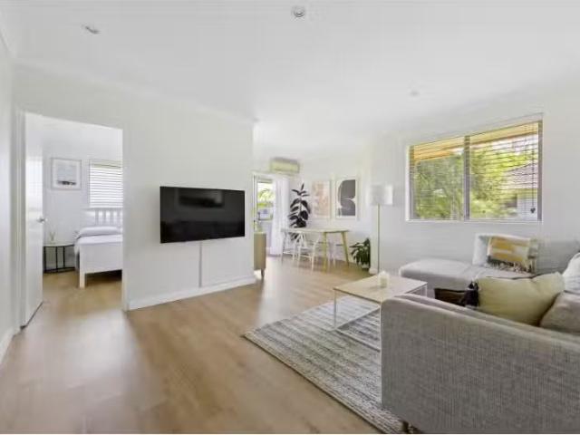 For Rent! 2 BR 8/7 Waine Street, Freshwater Apartment for rent.