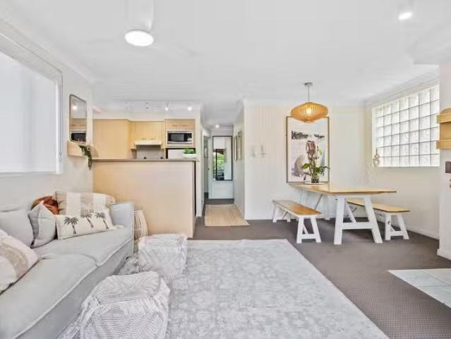 Just in! 2 BR 8/40 44 Ventura Road, Mermaid Beach, QLD 4218.