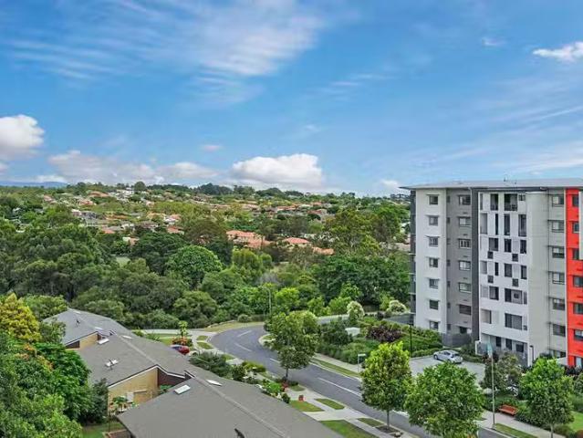 Unique 2 BR 8/42 Curwen Terrace, CHERMSIDE, QLD 4032 Unit fo.