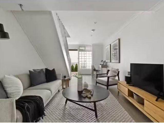 Cheap 2 BR 8/646 King Street, Erskineville Apartment for rent.