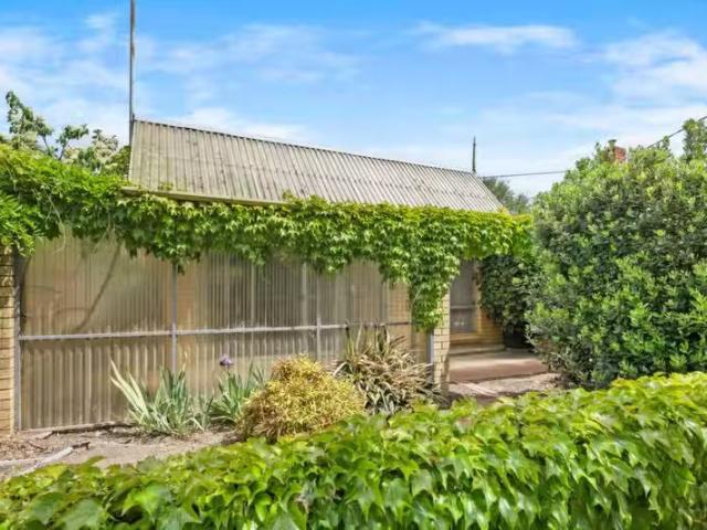Unique 2 BR 8 Steinfeld St S, Golden Point VIC 3350 House Fo.