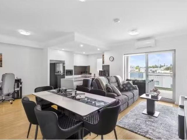 Nice 2 BR 9/33 Newcastle Street, PERTH House for rent Listed.