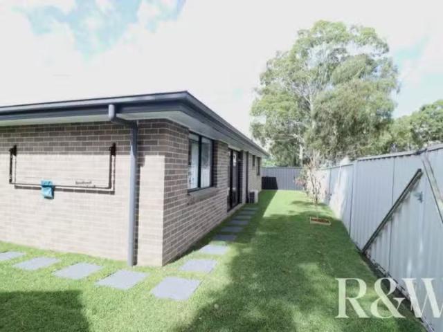 Just in! 2 BR 9A Tinarra Crescent, Erskine Park House for rent.