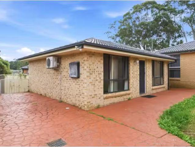 Cozy 2 BR 101B Oliveri Crescent, GREEN VALLEY House for rent.