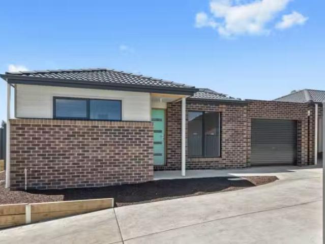 Unique 2 BR 10 Peppermint Place, Mount Pleasant VIC 3350 Hou.