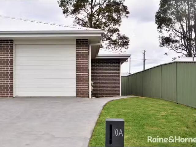Deal! 2 BR 10A Adele Close, NOWRA Townhouse for rent Listed b.