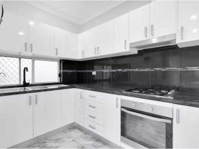 Unique 2 BR 10A Bland Street, Bradbury Apartment for rent Lis.