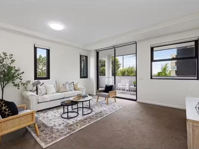 Cozy 2 BR 11/1 3 Werombi Road, MOUNT COLAH Apartment for rent.