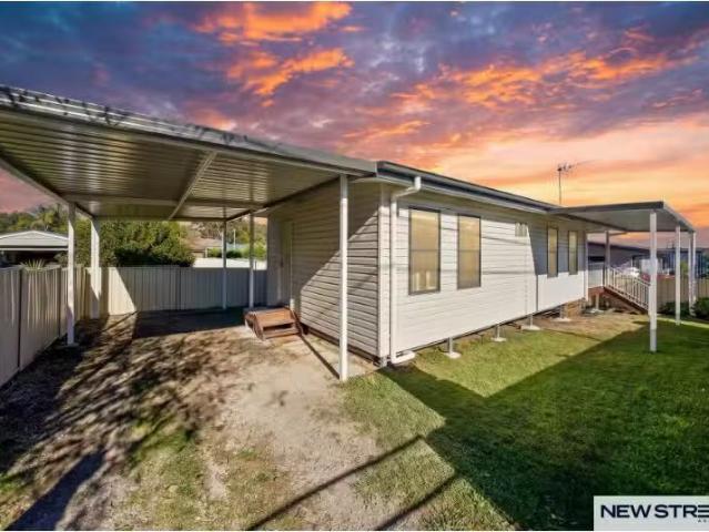 Unique 2 BR 113A Marine Parade, Nords Wharf House for rent Li.