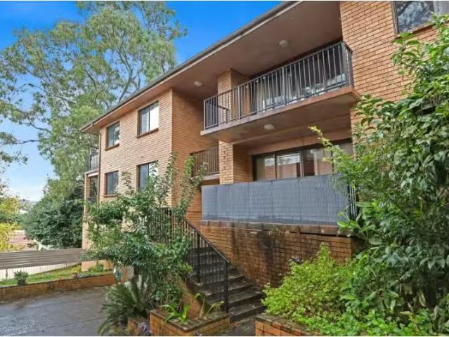 Unique 2 BR 1/15 Zelang Avenue, Figtree Apartment for rent Li.