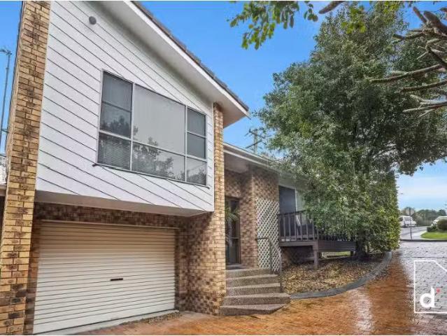 Deal! 2 BR 1/16 Popes Road, Woonona Townhouse for rent Listed.