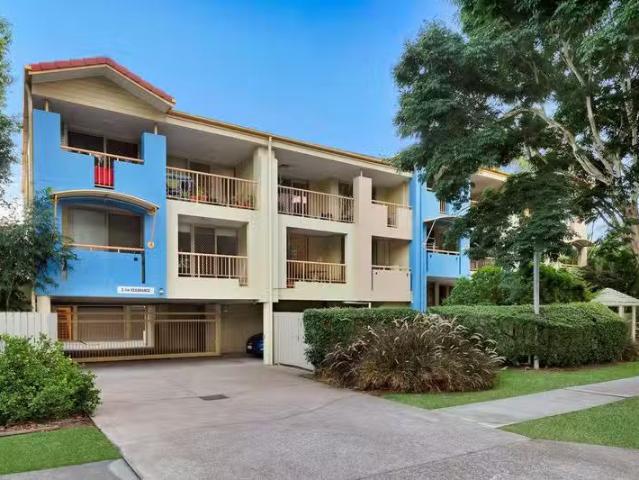 Cheap 2 BR 11/83 Fairley Street, INDOOROOPILLY, QLD 4068 Tow.