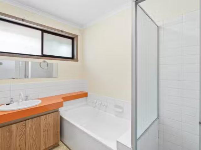 Charming 2 BR 1/19 Elm Street, Surrey Hills VIC 3127 Unit Fo.