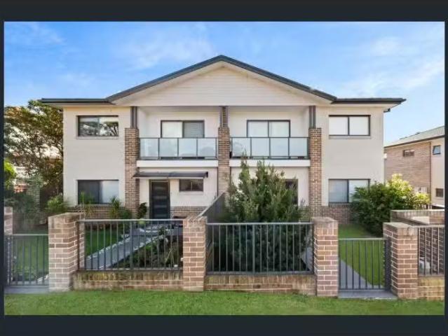 Nice 2 BR 12/26 28 Third Avenue, MACQUARIE FIELDS House for re.