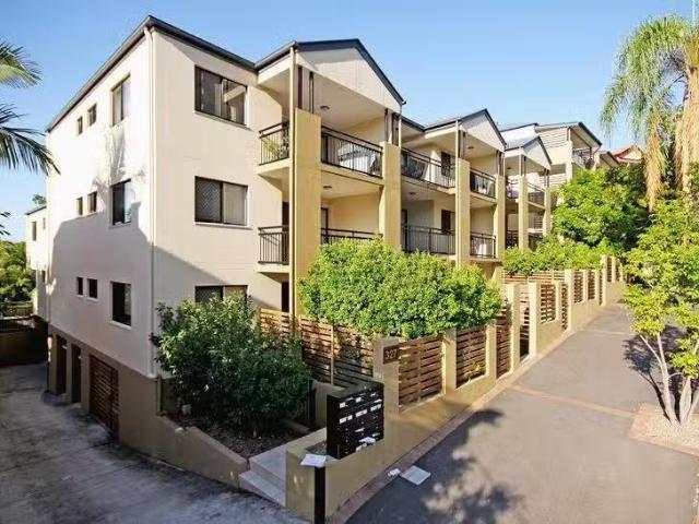 Cozy 2 BR 12/327 Boundary Street, Spring Hill, QLD 4000