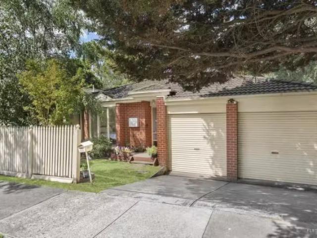 Just in! 2 BR 1/2 Morris Avenue, Mont Albert North VIC 3129.