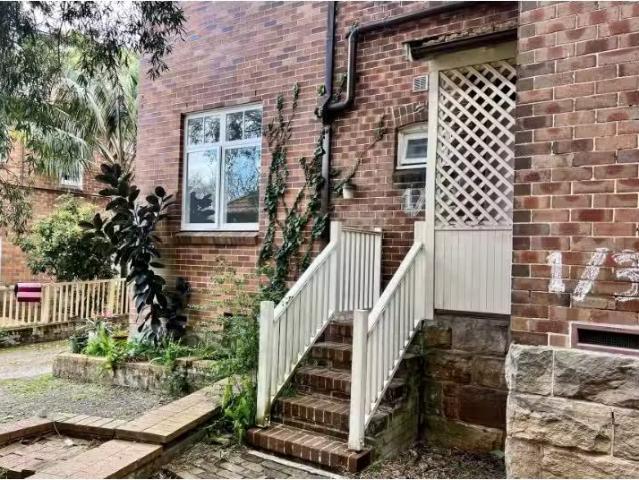 Cheap 2 BR 1/32 Murdoch Street, Cremorne Apartment for rent L.