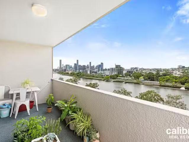 Just in! 2 BR 13/44 Dunmore Terrace, Auchenflower, QLD 4066