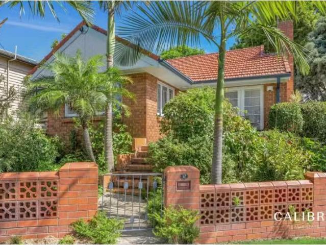 Nice 2 BR 17 Herston Road, Kelvin Grove House for rent Listed.